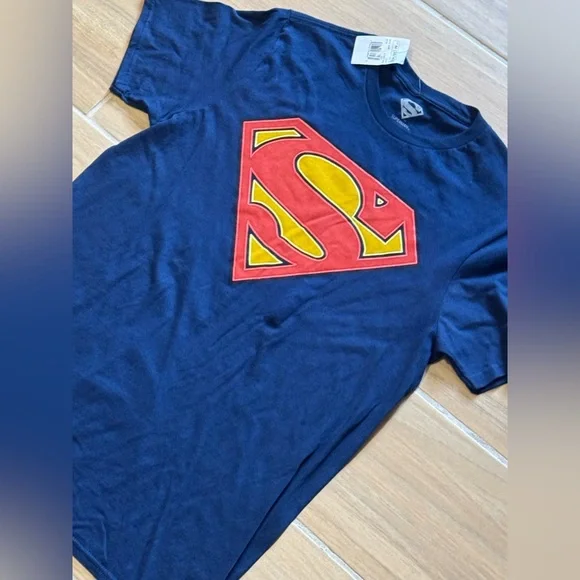 Superman Logo Navy T-Shirt - Picture 2 of 2
